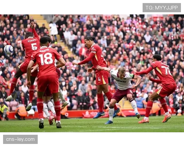 范戴克赛后拥抱青年球迷，利物浦更衣室领袖风采